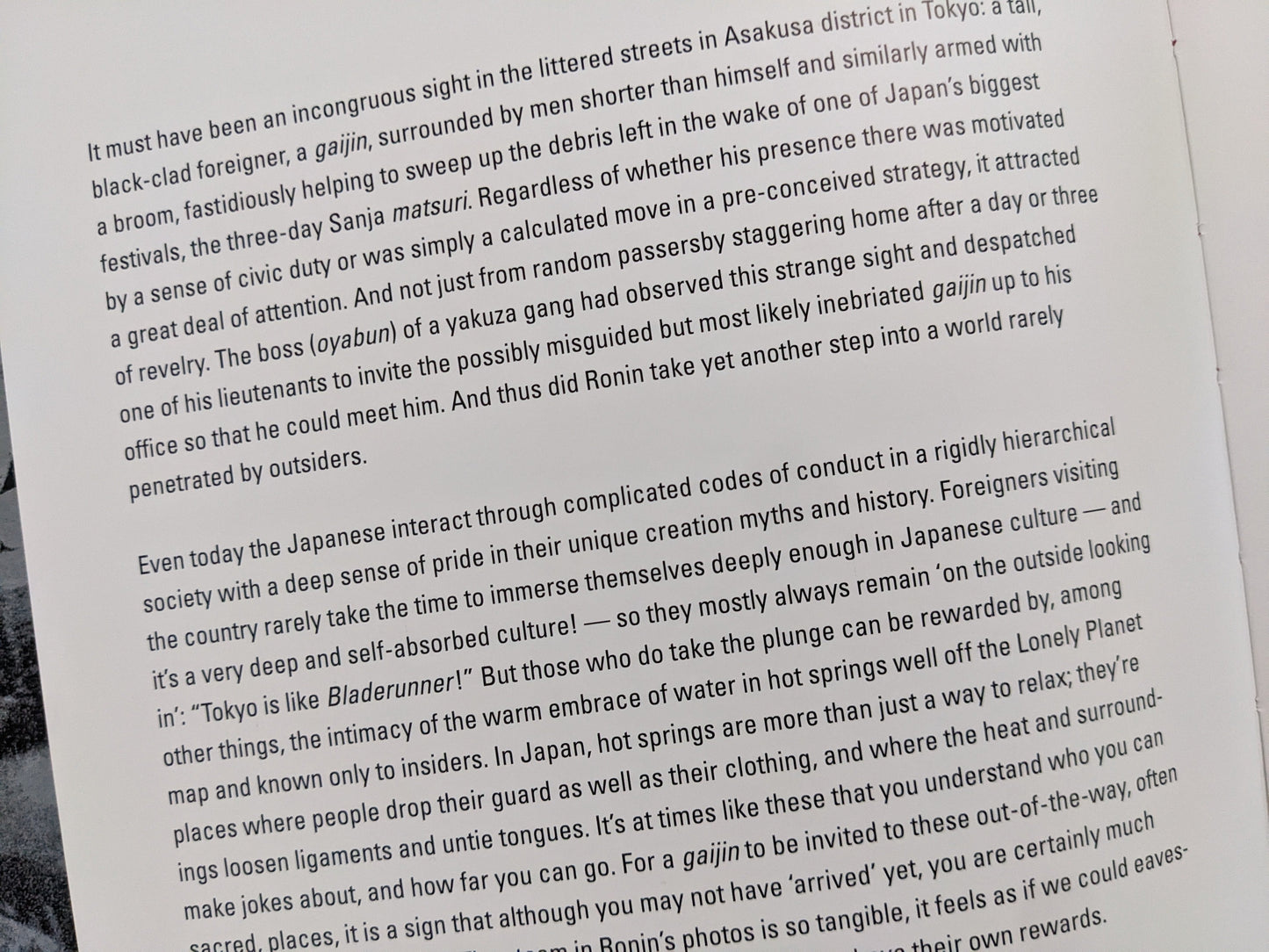 English text excerpt from the photobook Asakusa by Ronin de Goede.