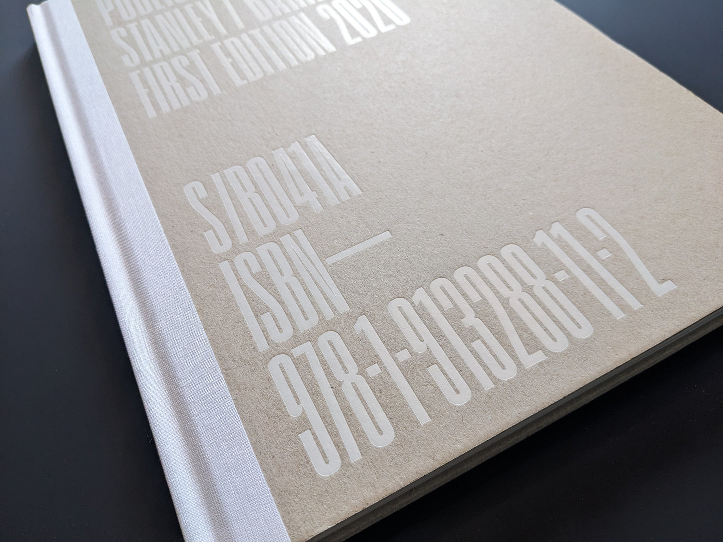Reverse of the dust jacket and title block with ISBN from ELV by Leardini