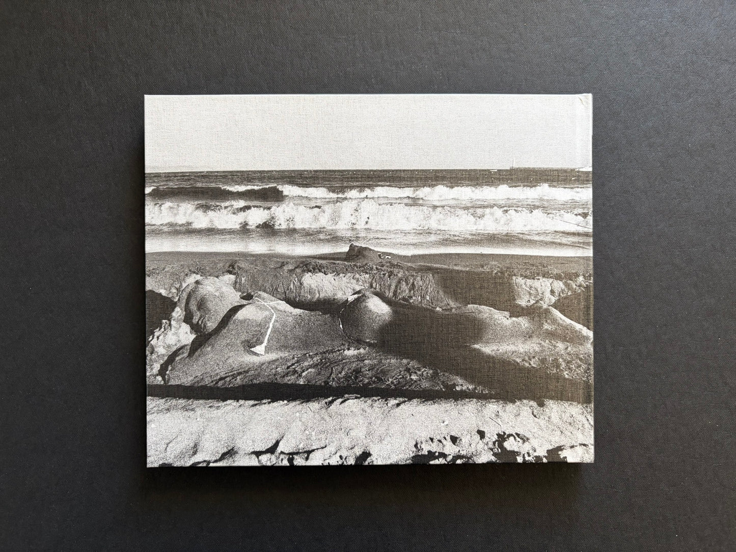 Back cover of *Obi and Sand: Kyoto/Enoshima* by Yoshio Mizoguchi.