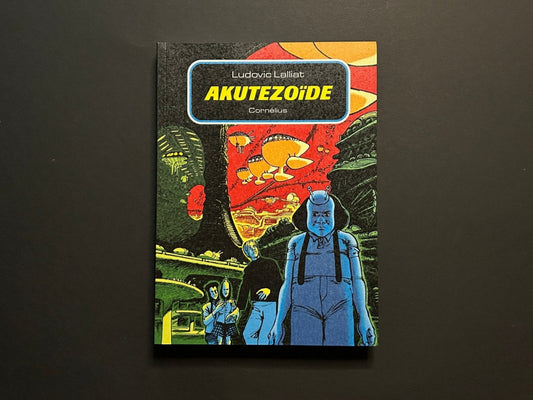 Front cover of Akutézoïde by Ludovic Lalliat, with the title in yellow on a black panel and a blue figure in the foreground.