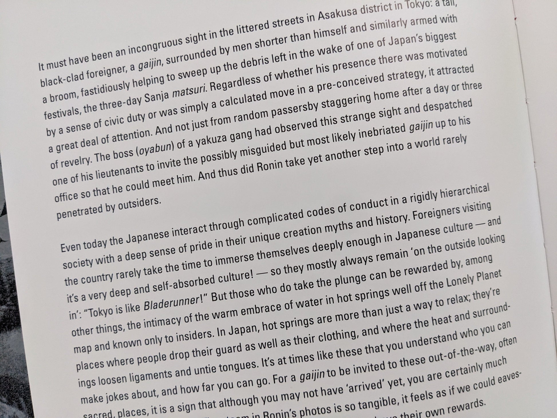 English text excerpt from the photobook Asakusa by Ronin de Goede.