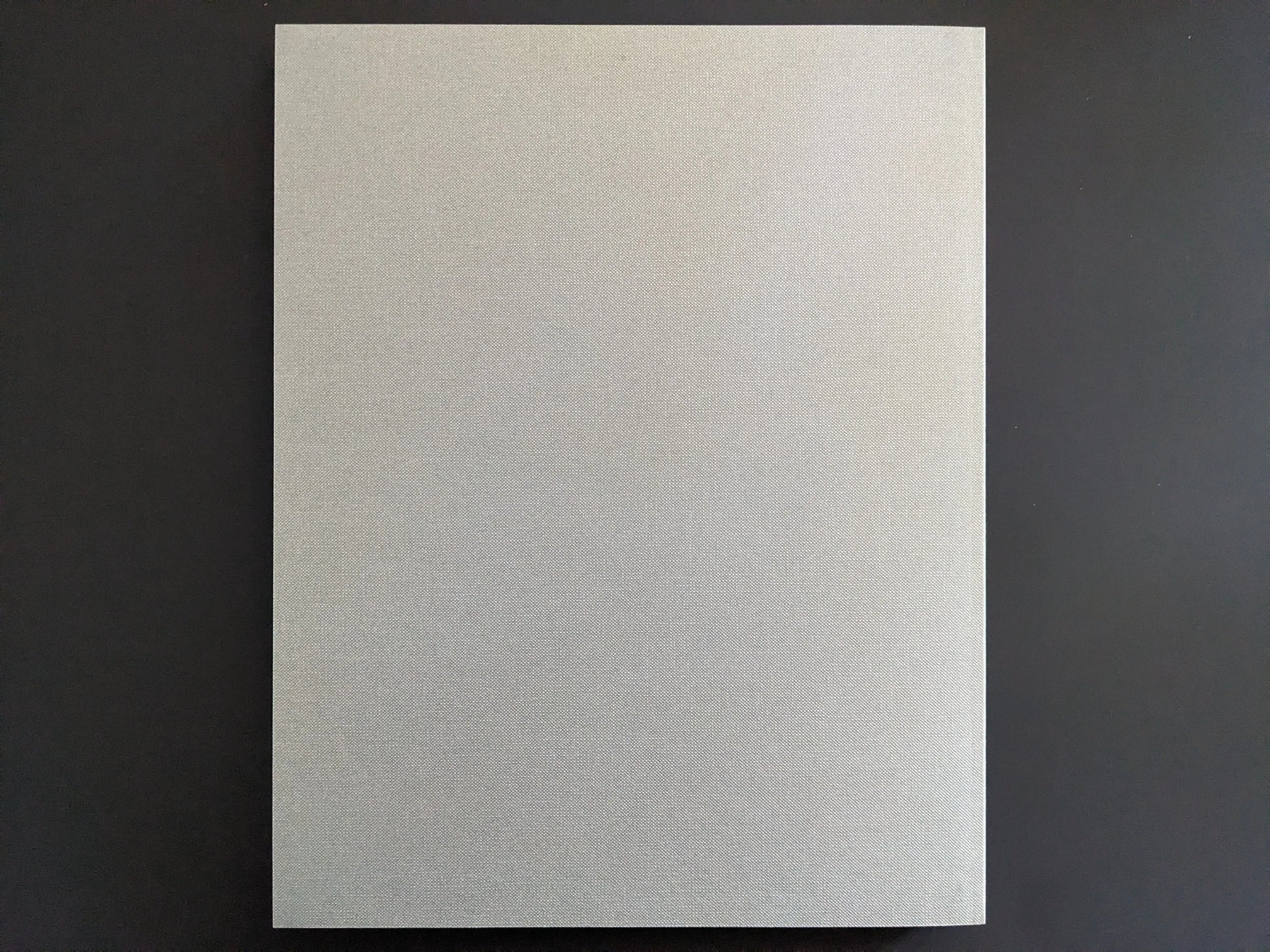 Back cover of Symphony – mushrooms from the forest by Takashi Homma with plain grey textile softcover