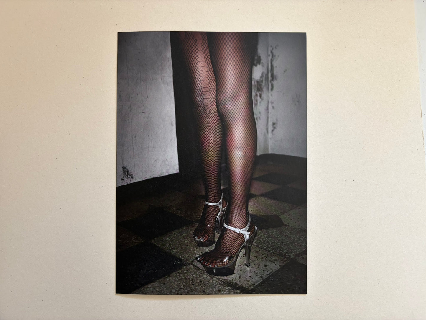 A colour print from Cidade de Pedra showing fishnet stockings and high-heeled shoes.