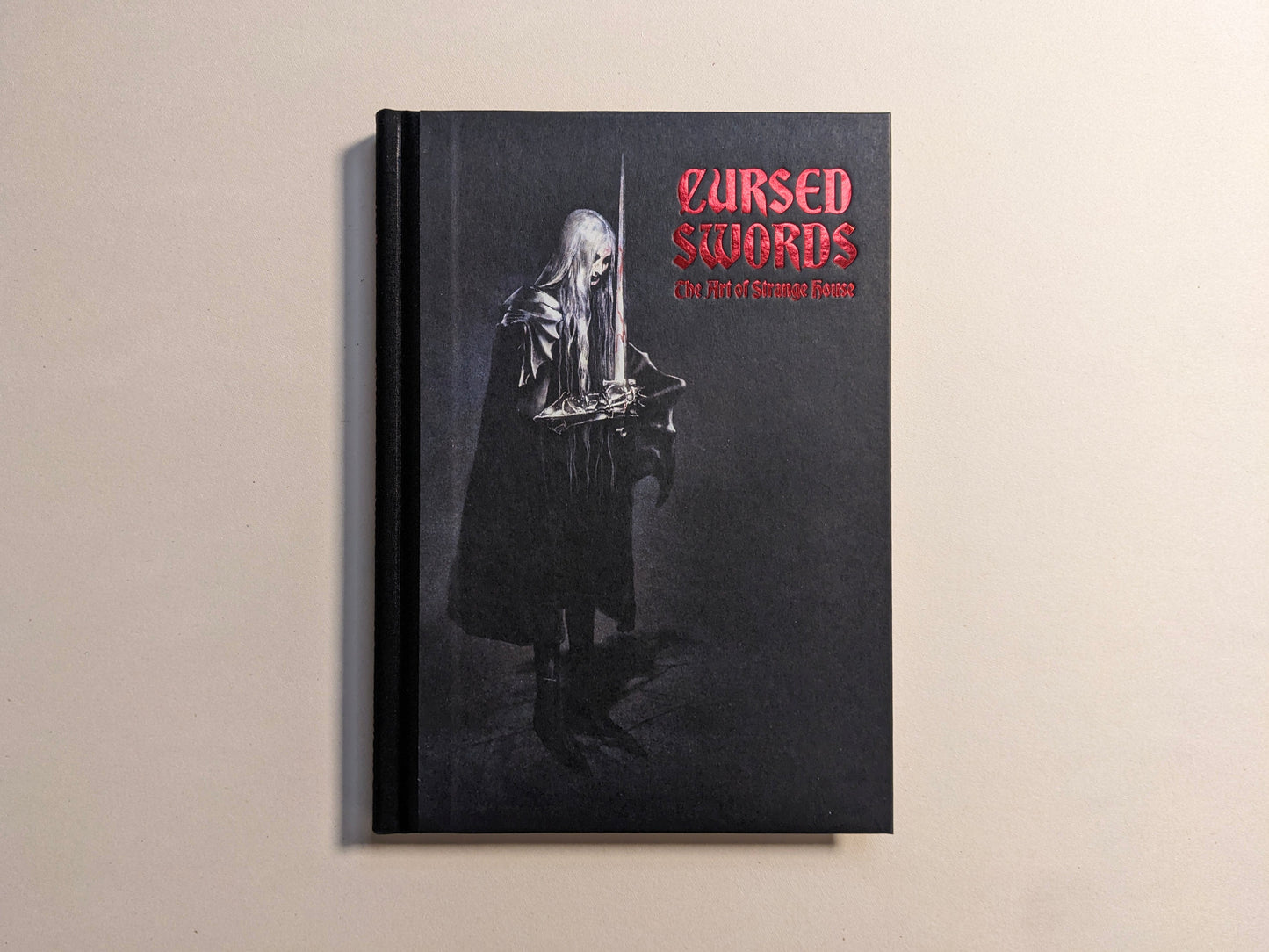 Front cover with an armored figure illustration, red hot-stamped title, cloth spine, and 17 × 24 cm format.