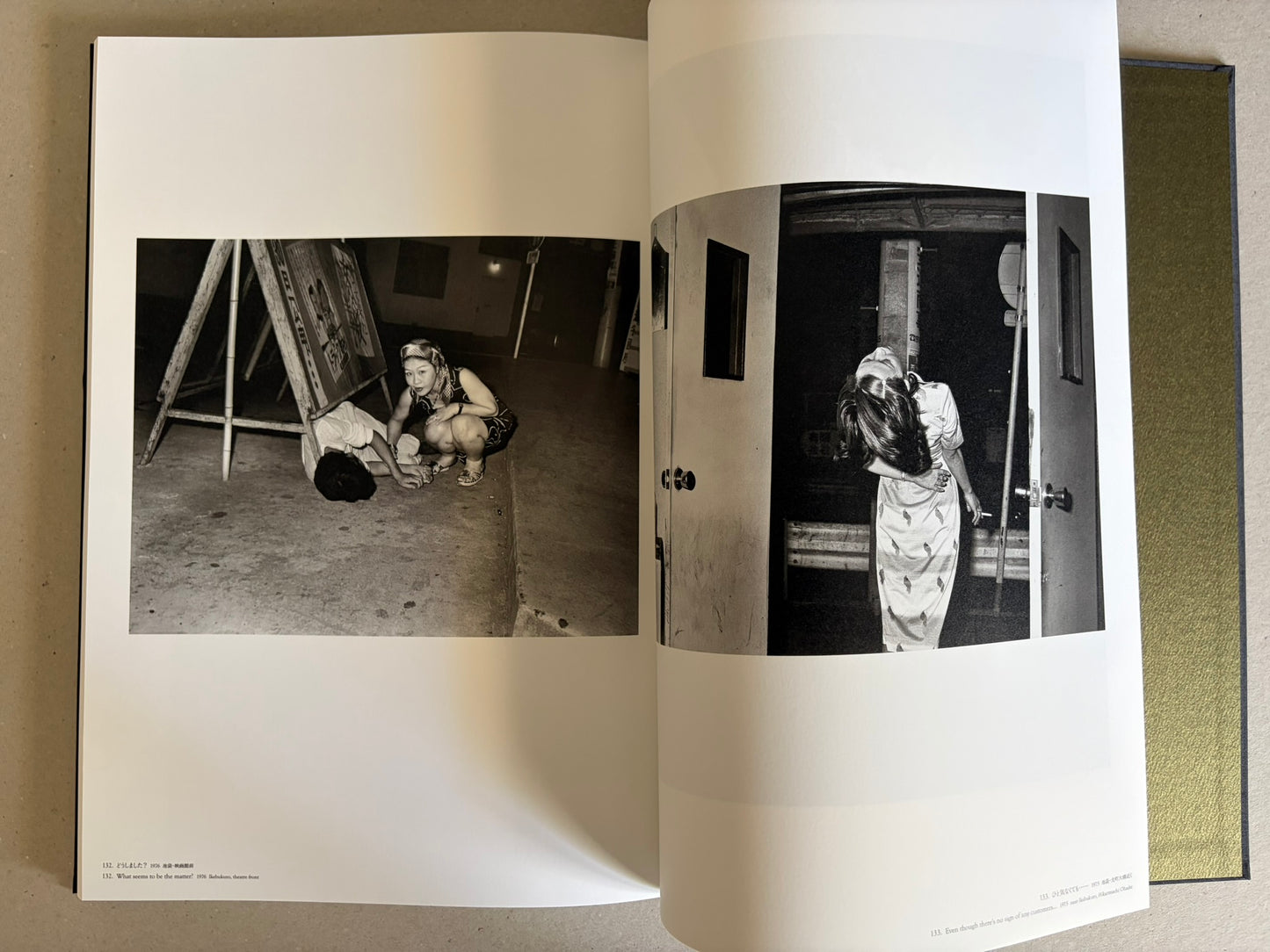Flash Up by Seiji Kurata, open spread with two black-and-white photographs of a fallen man and a street scene