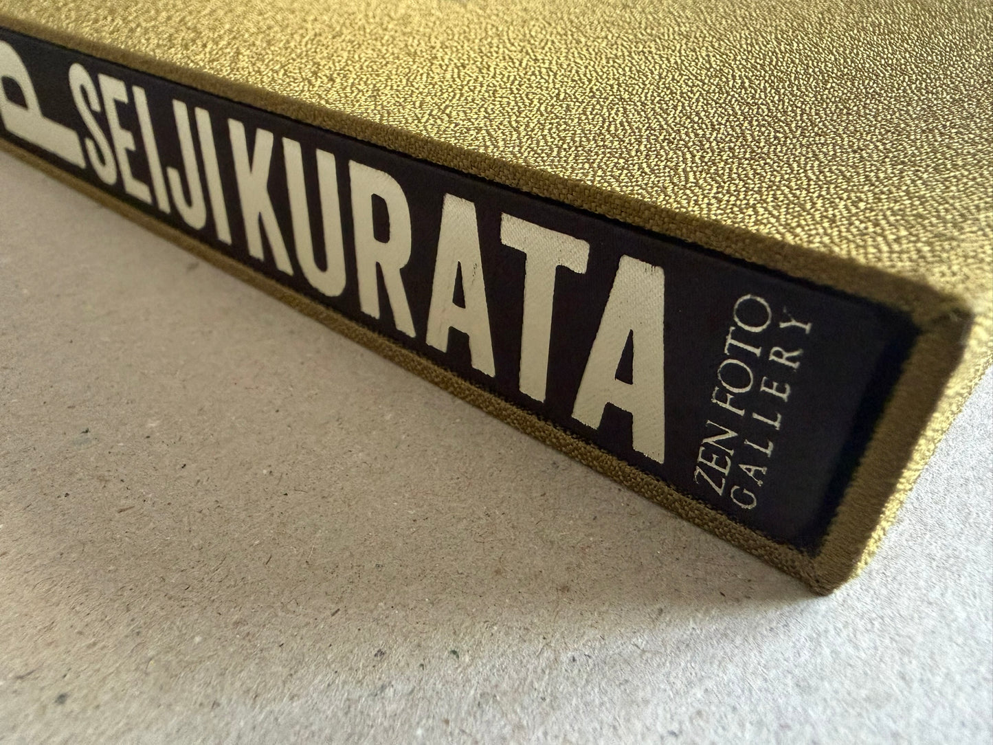 Flash Up by Seiji Kurata, spine and slipcase edge in close-up