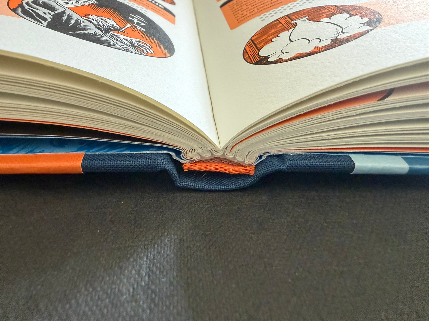 Open spread showing two illustrated yokai anatomy pages in À l'intérieur des yokai.