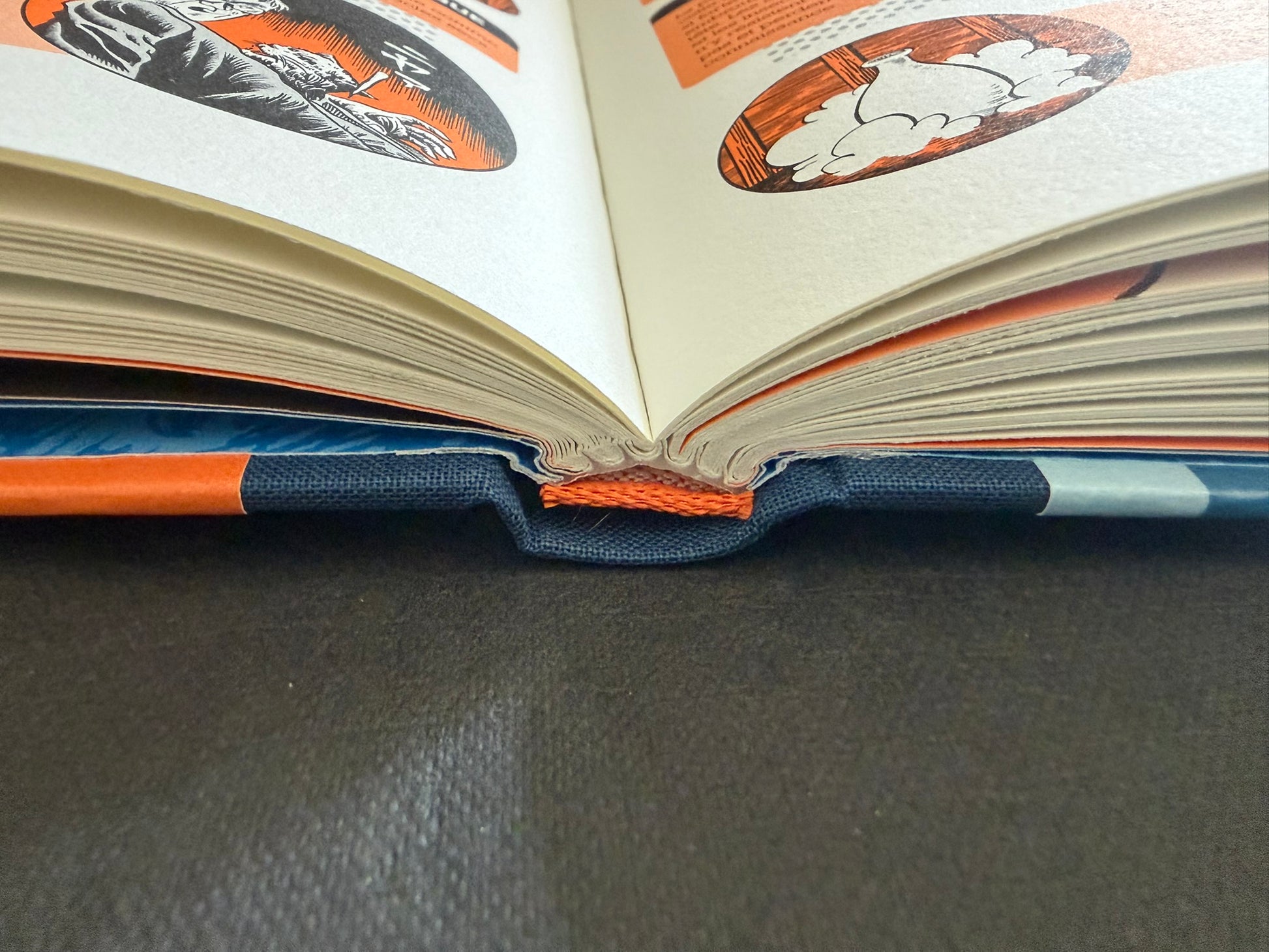 Open spread showing two illustrated yokai anatomy pages in À l'intérieur des yokai.