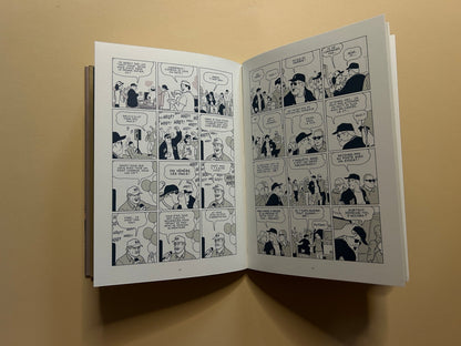 Les Intrus open to a two-page comics spread with French dialogue and multiple panels