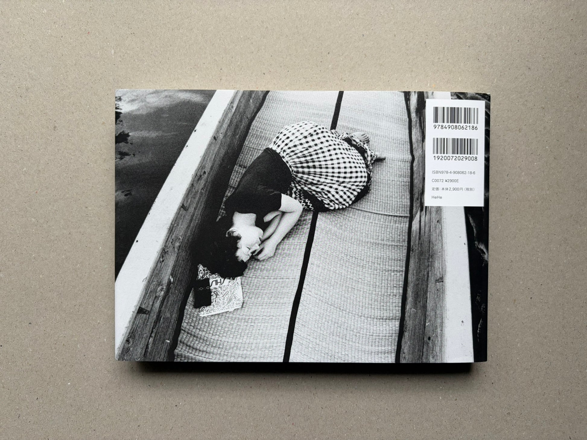 Nobuyoshi Araki, Sentimental Journey 1971–2017, back cover with barcode and a black-and-white reclining figure