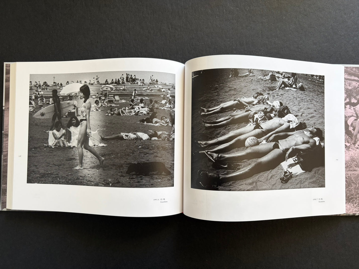 Interior spread with beachgoers walking and sunbathing at Enoshima.