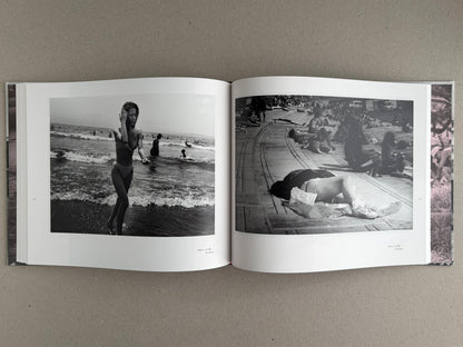 Open spread of Obi and Sand: Kyoto/Enoshima by Yoshio Mizoguchi, showing two black-and-white photographs of beach scenes.