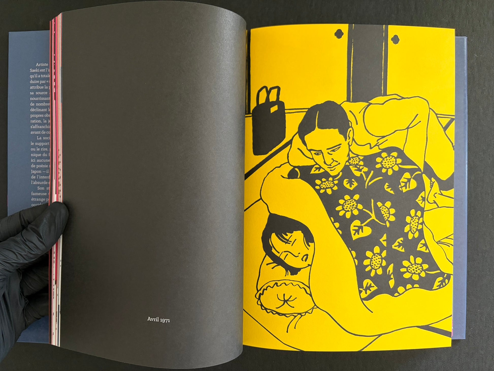 Interior spread from Rêve écarlate with a yellow page and a seated figure in a patterned shirt