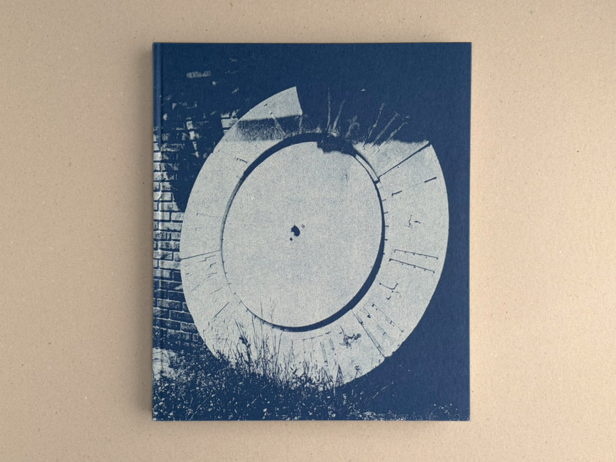 Sub Sole by Massao Mascaro, front cover with a blue-toned circular concrete structure against a brick wall and grass.