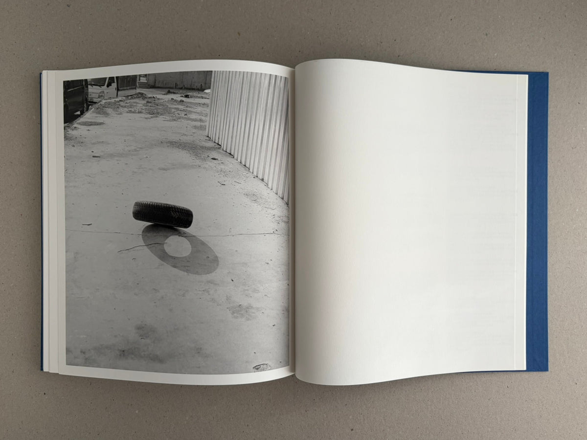 Open spread of Sub Sole by Massao Mascaro, showing a black-and-white photograph on the left page and a blank right page.