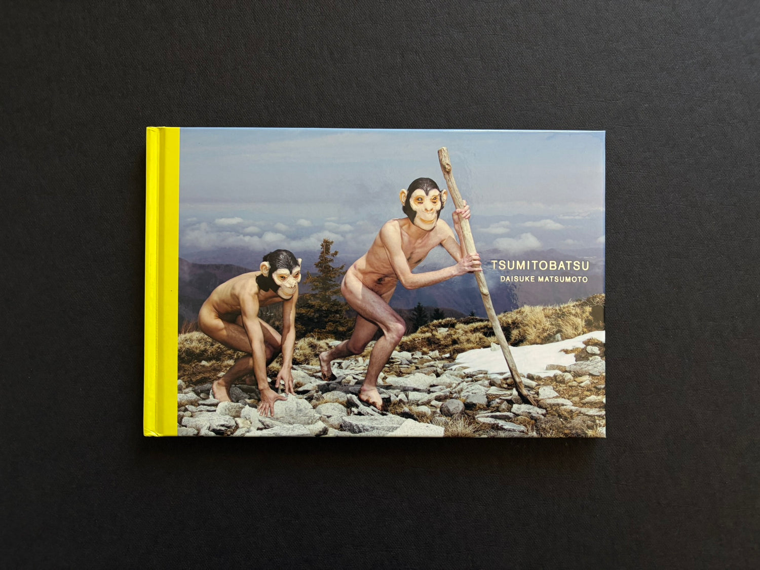 Front cover of TSUMITOBATSU by Daisuke Matsumoto, hardcover photobook from Zen Foto Gallery.